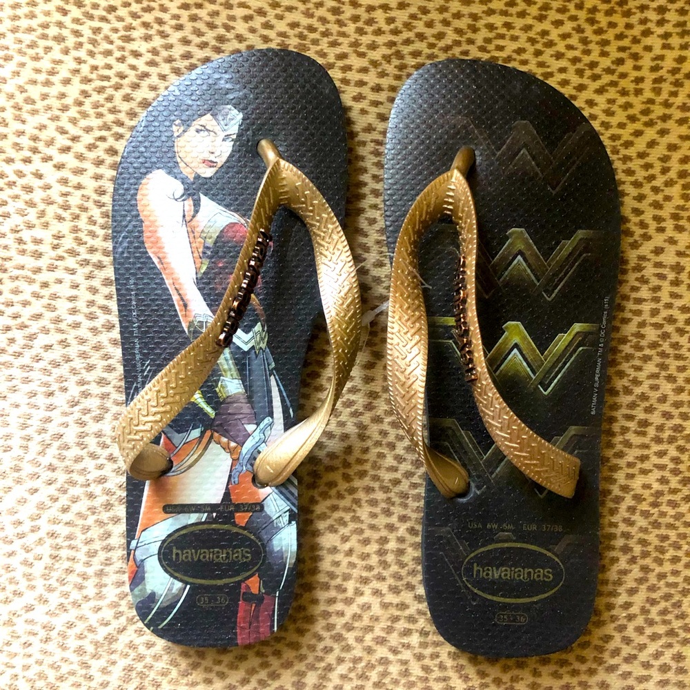 Donated. Havaianas Wonder Woman print💥